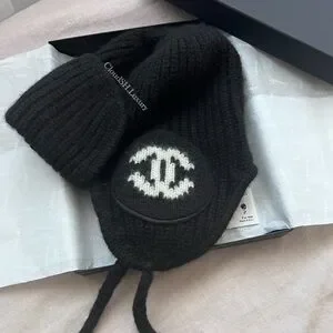 CHANEL | Accessories | Auth Bn Chanel 25b Cc Logo Ear Warmer  display picture 3